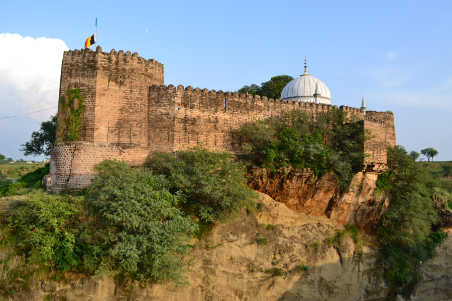 forts of pakistan: sangni fort