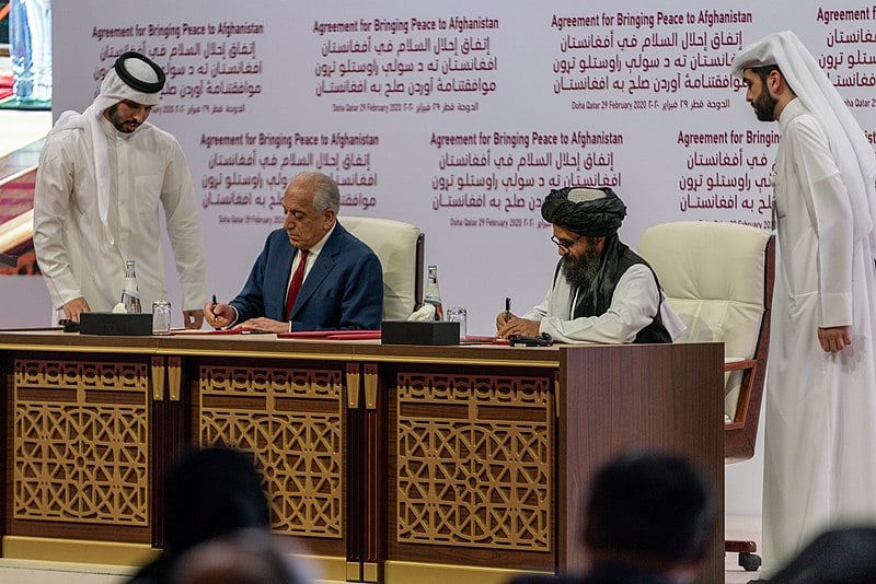 Zalmay Khalilzad and Abdul Ghani Baradar signing the Doha agreement