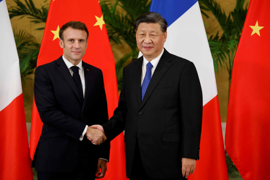President Emmanuel Macron (left) and President Xi Jinping (right) in Bali, Indonesia
