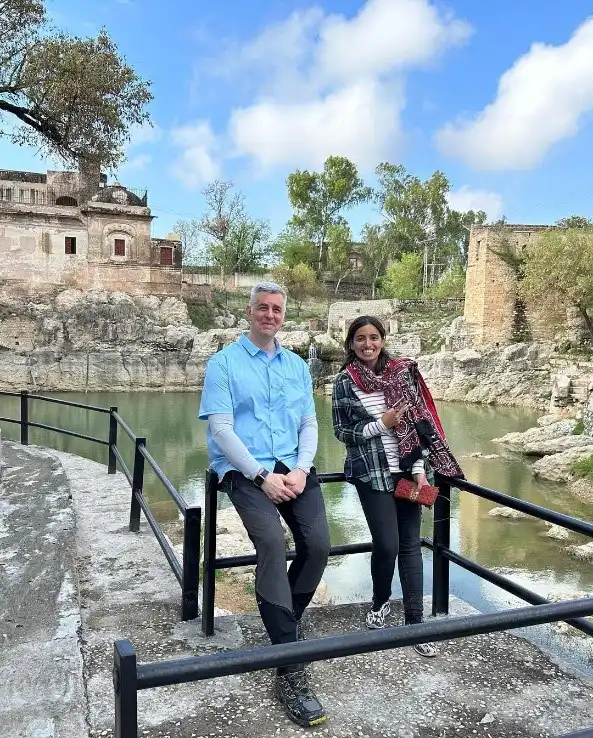 Javeria, one of our tour guides, hosting a carbon-neutral tour with TafreeGo(Formerly YourGuide)