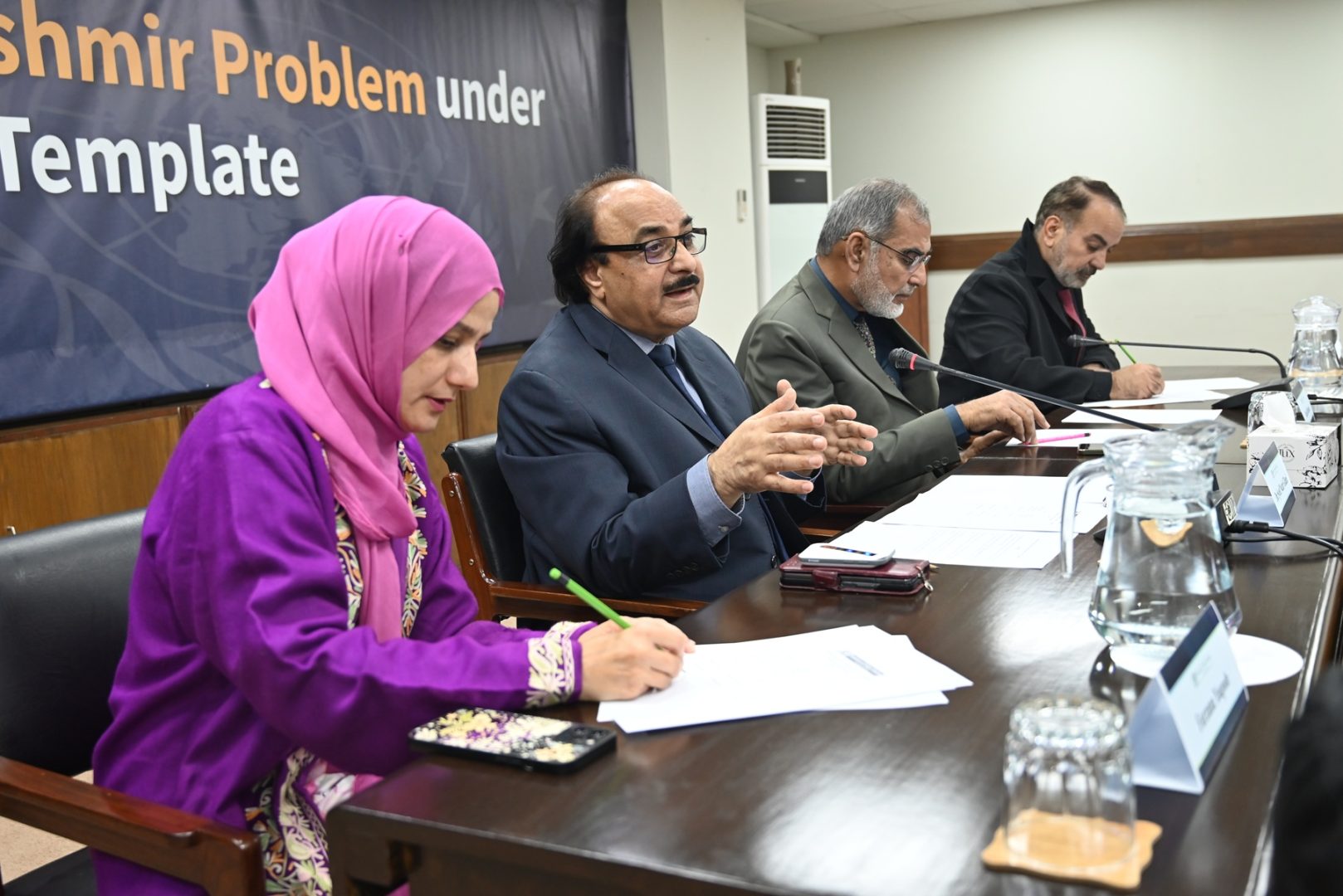 Experts speak at IPS' seminar on Kashmir