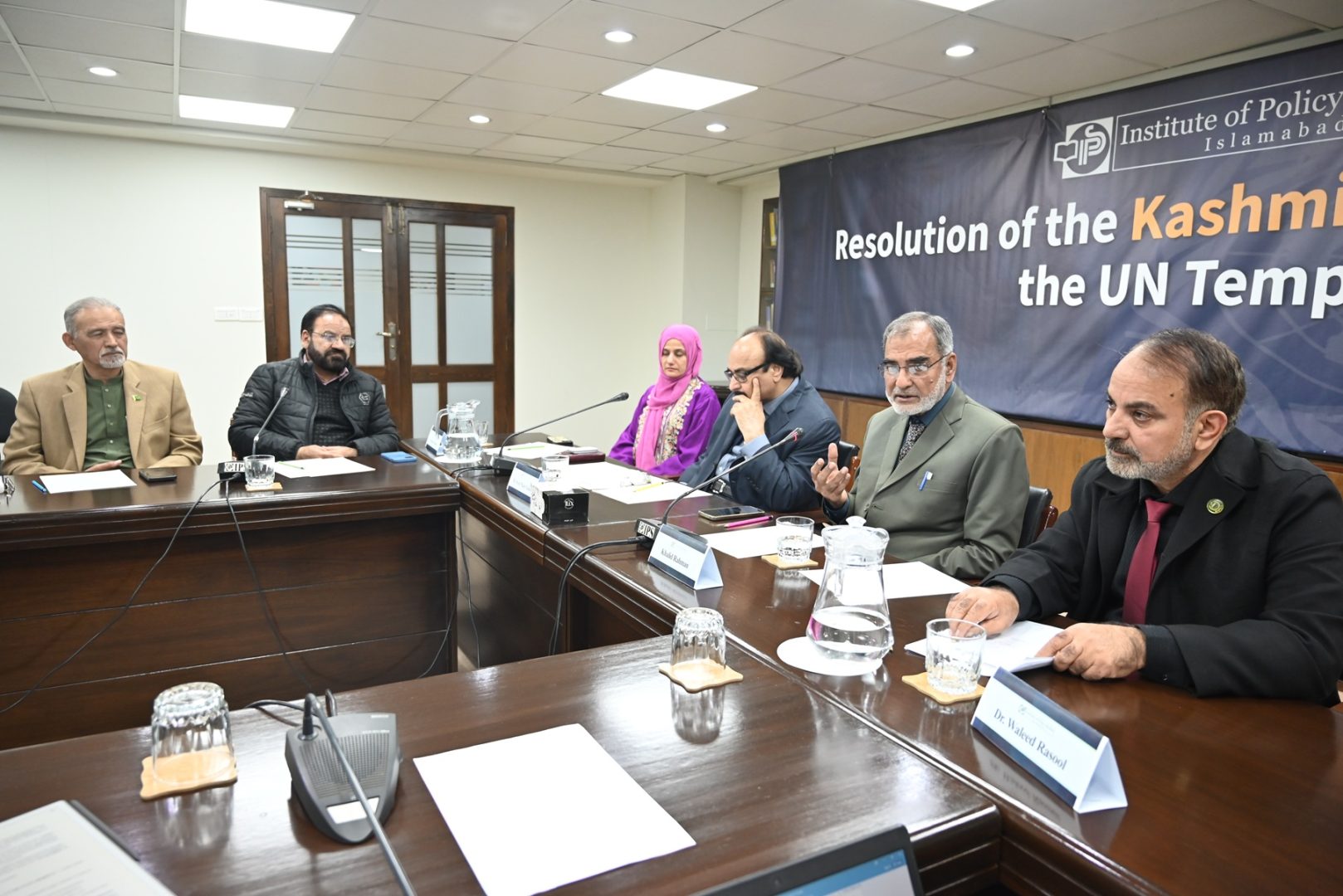 Experts speak at IPS' seminar on Kashmir