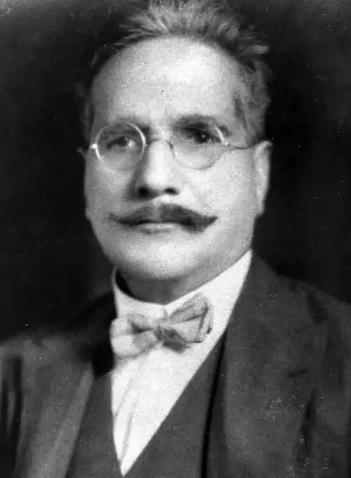 Muhammad_Iqbal_in_1935