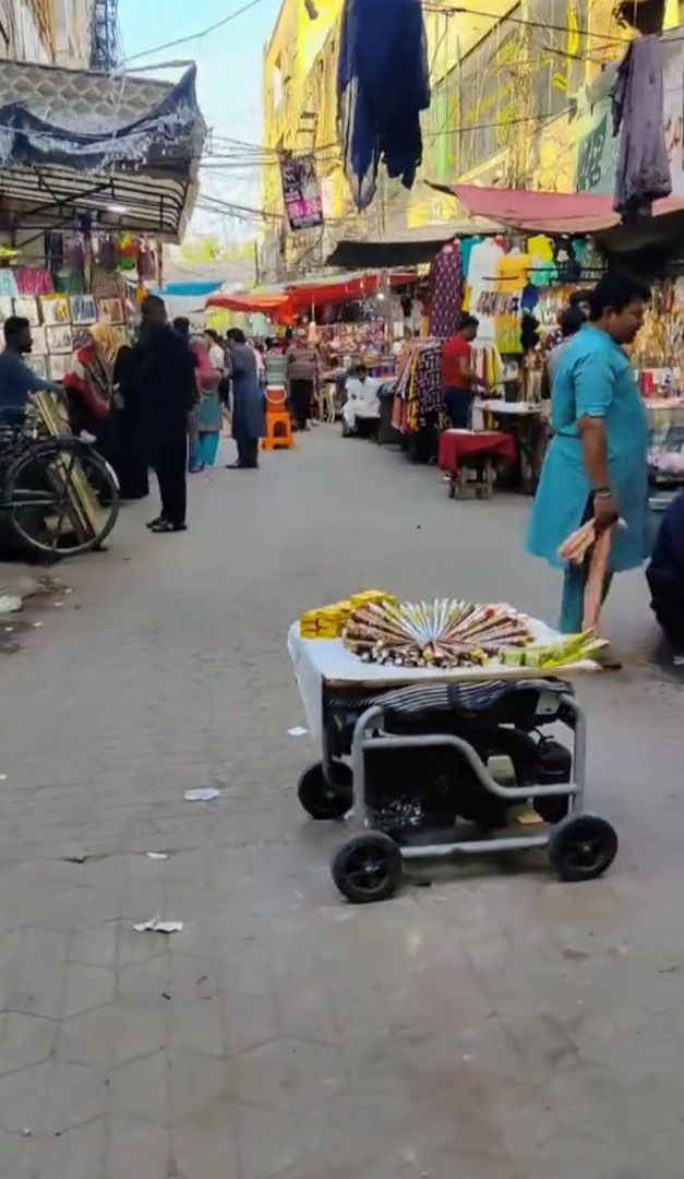 moon market stalls