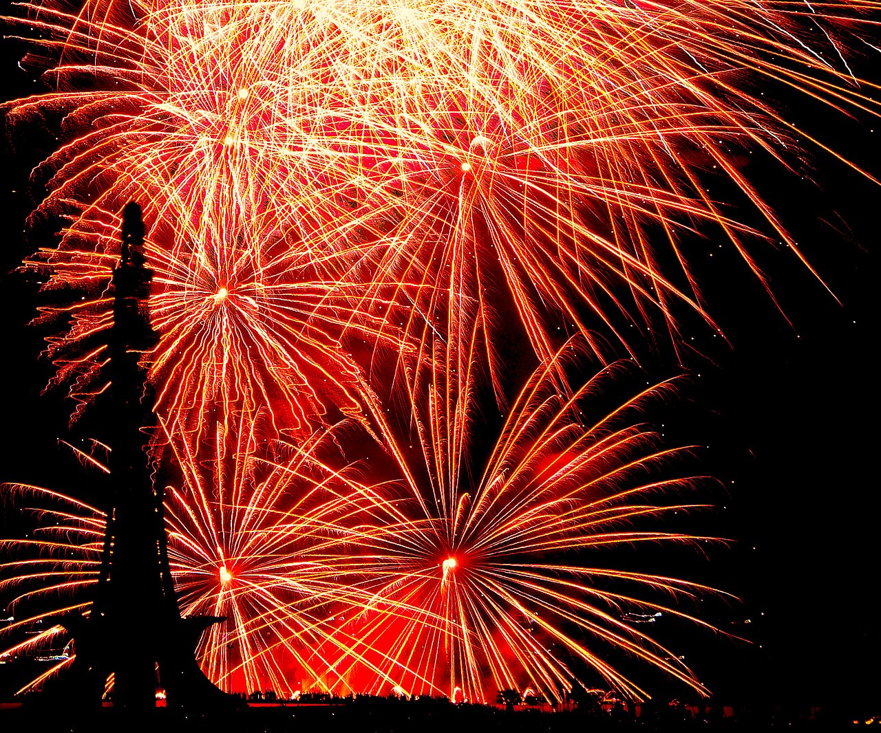 Independence fireworks at Minar-e-Pakistan